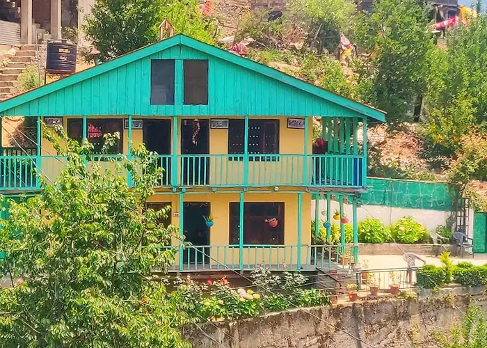3-Bedroom Private Swiss Cottage Near Mall Road Manali 